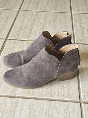 Kenneth Cole Reaction Women's Gray Suede-Look Ankle Booties Gray US 8